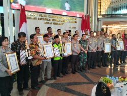 Sat Kamling Rw 02 Balekambang Kramat Jati Raih Penghargaan Dari Kapolda Metro Jaya