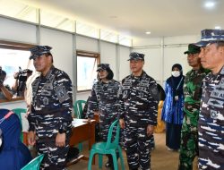 Komandan Lanal Bandung Dampingi Kasal Gelar Bakti Sosial dan Bakti Kesehatan TNI AL