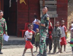 Ajarkan Filosofi Hidup Pesawat Kertas, Satgas 330 Motivasi Anak-Anak Gapai Mimpi Dengan Keberanian