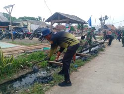 Antisipasi Banjir Di Musim Hujan Koramil 11 Pebayuran Gelar Karya Bakti Bersihkan Saluran Drainase Desa Karangjaya