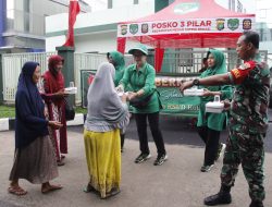 Jumat Berkah Kodim 0507/Bekasi Di Bulan Desember Kembali Berbagi Rejeki Bagikan Makan Siang Kepada Warga