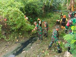 Menjaga Kebersihan Lingkungan, Koramil 08/Duren Sawit Giat Karya Bakti