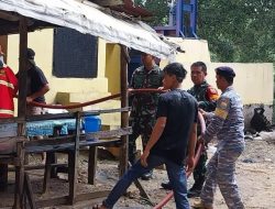 Prajurit Lanal Dumai Sigap Bantu Pemadaman Kebakaran Rumah Warga