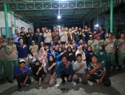 Kumpul Bersama di Pos Kamling, Kapolres Cangkrukan Bersama Warga RW 16 Padurenan Mustika Jaya