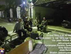 Curhat Kamtibmas, Bhabinkamtibmas Cangkrukan bareng warga di Pos Kamling RT 08/04 Kelurahan Jaticempaka