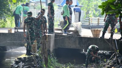 Peringati HUT Ke-27, Lanal Banjarmasin Gelar Program Kali Bersih