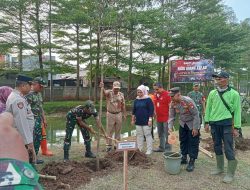 Hijau Ruang Terbuka, Koramil 07/Cipayung Tanam Pohon Produktif Di Taman Bambu