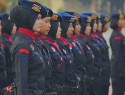 Personel Polwan Brimob Ikuti Upacara Peringatan Hari Ibu di Lapangan Mako Brimob Kelapadua