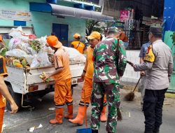 Bersih Lingkungan, Koramil 03/Pasar Rebo, Giat Karya Bakti Bersihkan Sampah Pasar Cibubur