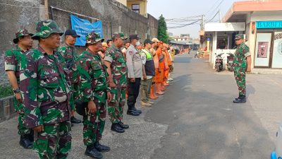 Bersih-Bersih Pasar, Koramil 08/Duren Sawit Gelar Karya Bakti