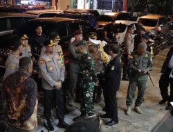 Dansatbrimob Polda Kalbar Dampingi Kapolda Kalbar Lakukan Patroli & Peninjauan Pada Malam Natal 2023