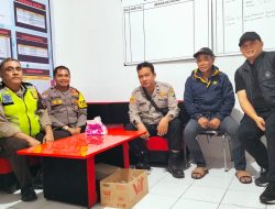 Bersama Unsur Pemerintah, Pospam Sumber Artha Pantau Kondisi Kamtibmas Saat Natal