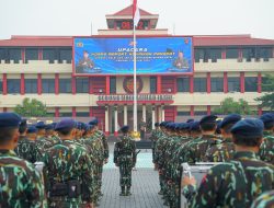Dankorbrimob Pimpin Upacara Kenaikan Pangkat Bagi Personel Dan ASN Jajaran Korbrimob Polri