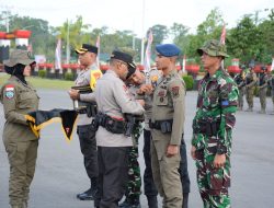 Kapolri Beri Penghargaan Pin Emas Kepada Prajurit TNI dan Anggota Polri yang tergabung dalam Satgas Operasi Damai Cartenz 2023