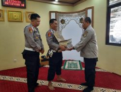 Anggota Polsek Matraman sumbang Al Qur’an dan lekar