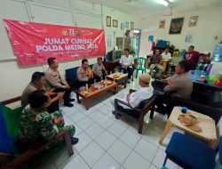 Warga Malaka Jaya Duren Sawit, sampaikan keluh kesah di Jumat curhat