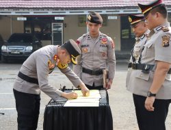 Kapolres Muara Enim Pimpin Upacara Serah Terima Jabatan Kasat Narkoba Dan Pelantikan Kasat Reskrim Polres Muara Enim