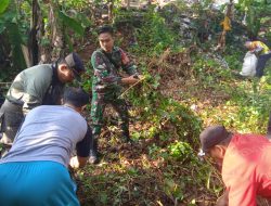 Karya Bakti Di Awal Tahun, Koramil 03/Pasar Rebo, Ciracas Bersihkan Selokan Air