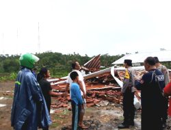 Pendopo Pasar Tawang Ambruk, Satu Korban Dilarikan ke Rumah Sakit