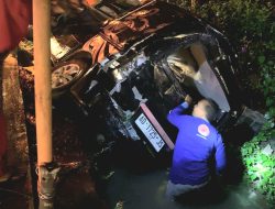 Bus Tujuan Bengkulu Seruduk GranMax di Traffic light Toyan Wates
