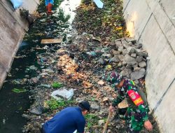 Hadirnya Babinsa Koramil Jatinegara, Bantu Warga Kerja Bakti