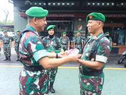 Mewakili Danrem,Kasrem 052/Wkr Menyerahkan Motor Dinas Kepada Prajurit