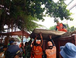Babinsa Koramil 05/Tanah Abang Dan Anggota PPSU Melaksanakan Kerja Bakti Bersama