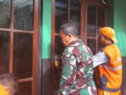Jumat Bersih, Babinsa Koramil Matraman Bersama Warga Bersihkan Masjid