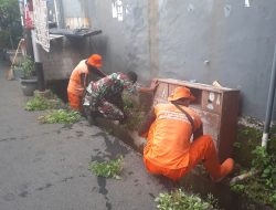 Babinsa Koramil 04/Gambir Melaksanakan Kerja Bakti Bersama Warga Binaan Dan Anggota PPSU