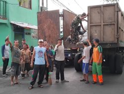 Wujudkan Lingkungan Bersih, Koramil Matraman Karya Bakti Bersama Warga