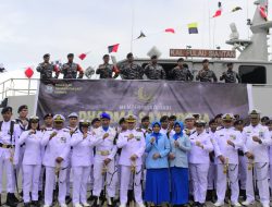 Letkol Laut (P) Ari Sukmana Pimpin Upacara Dharma Samudera dan Tabur Bunga