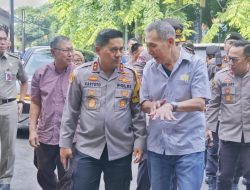 Kapolda Metro Jaya Serahkan Kunci Bedah Rumah Presisi dan Himbau Jaga Kerukunan Jelang Pemilu.