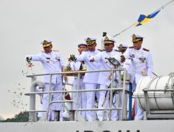 Kenang Perjuangan Heroik Pertempuran Laut Arafuru, Satuan TNI AL Wilayah Sabang Laksanakan Upacara Tabur Bunga di Laut
