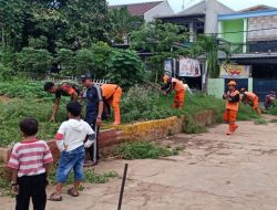 Babinsa Koramil 06/Cempaka Putih Melaksanakan Kerja Bakti Bersama Warga Dan Anggota PPSU