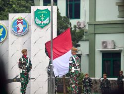 Resimen Arhanud-1/Faletehan Melaksanakan upacara Bendera dan Jam Komandan Resimen Arhanud 1/Faletehan.