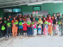 Jumat Berkah, Koramil 07/Cipayung Berikan Bantuan Sembako