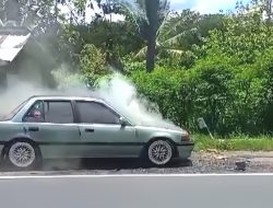 Sebuah Mobil Sedan Terbakar di Jalan Wonosari-Yogyakarta