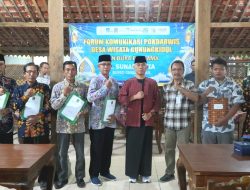 Bupati Sunaryanta Serahkan 4 SK Deswita dan 2 SK Pokdarwis Gunungkidul
