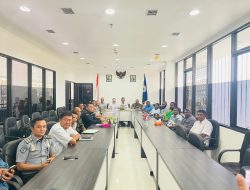 Perkokoh Pertahan Negara di Perbatasan RI-PNG Satgas Yonif 122/TS Gelar Rapat Koordinasi Bersama PLBN Skouw
