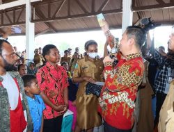 Jemput Bola di Kabupaten Sorong, Dirjen Teguh: Dukcapil Layani Masyarakat Seumur Hidup