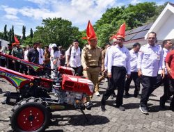 Mentan Amran Serahkan Bantuan Pertanian Senilai Rp 410 Miliar di Sulsel
