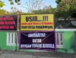Dianggap Meresahkan Warga Pagerwojo Memasang Spanduk Perlawanan Terhadap Ponpes Al Mahdy
