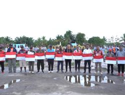 Gerakan Nasional Pembagian 10 Juta Bendera Merah Putih oleh Pj Bupati Mappi bersama Boaz Solossa dan Ricardo Salampessy