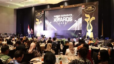Berhasil jaga Kamtibmas Selama Pemilu, Kapolres Gresik Raih Penghargaan Radar Surabaya Awards 2024