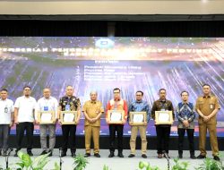 Kemendagri Beri Penghargaan kepada Pemda yang Telah Salurkan Pendanaan Pikada Serentak Tahun 2024 Seratus Persen