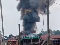 Asap Hitam Pekat Membumbung Tinggi Menghanguskan 1 Buah Rumah di Pahandut