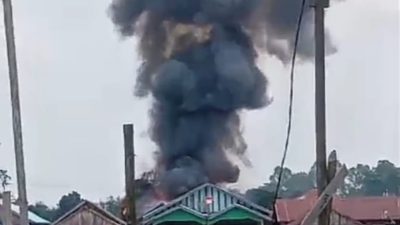 Asap Hitam Pekat Membumbung Tinggi Menghanguskan 1 Buah Rumah di Pahandut