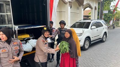 Mobil Dapur Lapangan Polisi Sidoarjo Sapa Emak-emak