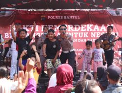 Rayakan Pitulasan, Polres Bantul Gelar Bakti Kemerdekaan bersama Warga Pantai Samas