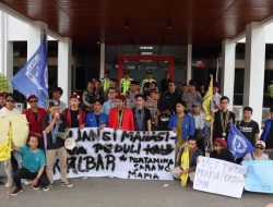 Aliansi Mahasiswa Peduli Kalbar, Gelar Unras di Kantor Pertamina Regional Kalimantan Cabang Pontianak